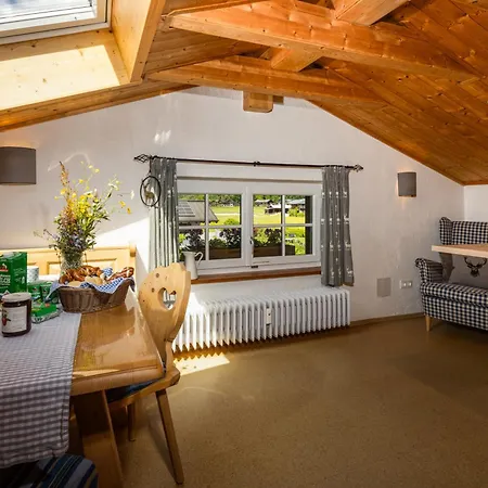 Apartment Mansardenwohnung Rehkitz *